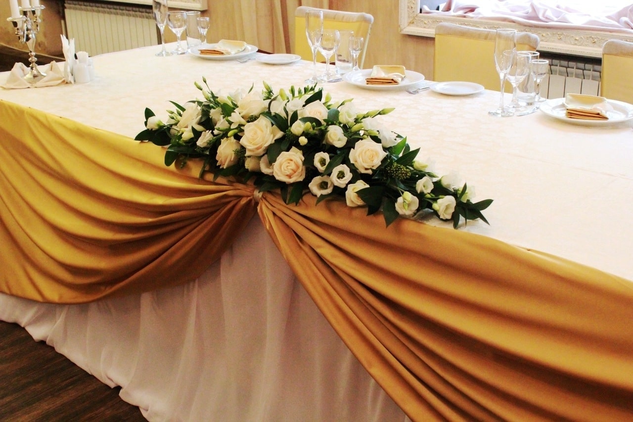 оформление свадебного стола цветами в Москве