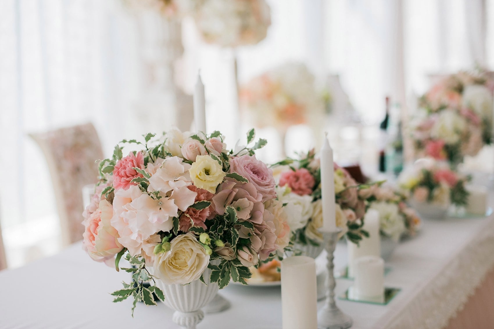 стоимость оформления свадебного стола цветами