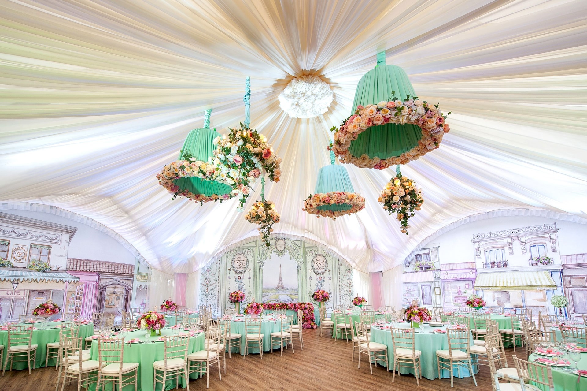 оформление свадебного зала цветами в Москве